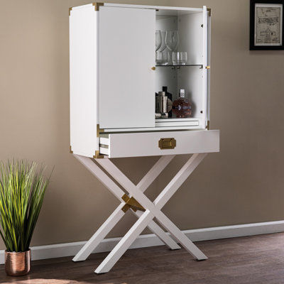 Grand organisateur de boissons blanc - paquet de 12 po de hauteur, mobilier de bar chic, profondeur de 30,32 po, accent doré