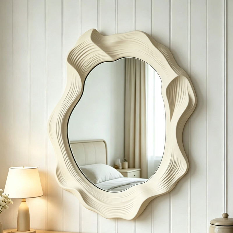 Miroir mural en crème avec cadre en bois ondulé irrégulier, 35.43"H*27.56"W*1.97"D, Cream
