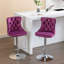 Tabourets de bar pivotants en velours à hauteur de siège réglable, tabourets de bar à base chromée avec dossier capitonné confortable pour bistro et îlot de cuisine, ensemble de 2-513356202-528548204