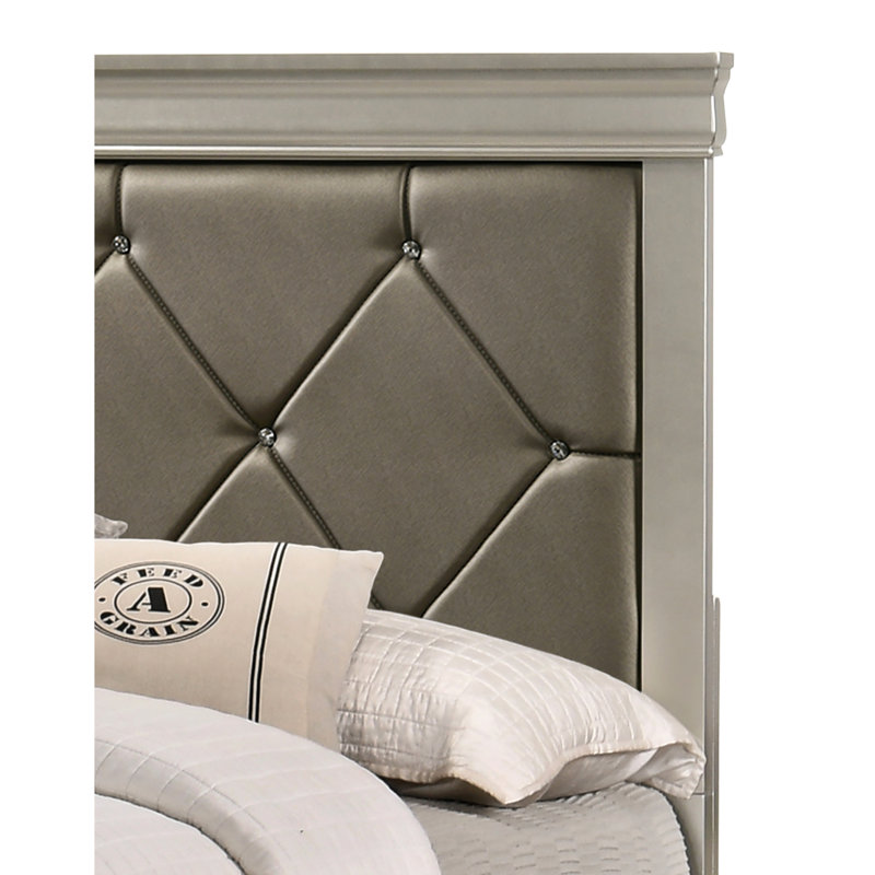 Lit à panneaux très grand contemporain avec revêtement beige et texture crocodile sur le bouton moderne de la tête de lit