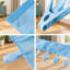 Ce cintre pliable bleu réglable utilise du tissu et des matériaux en PP avec 6 pinces, combinant un design de voyage compact avec une utilisation dans la salle de bain.