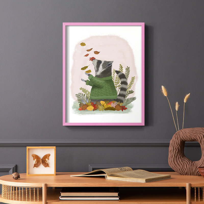 «Raccoon Catching Leaves», reproduction encadrée - bois massif, Noir, H 20 po x l 16 po