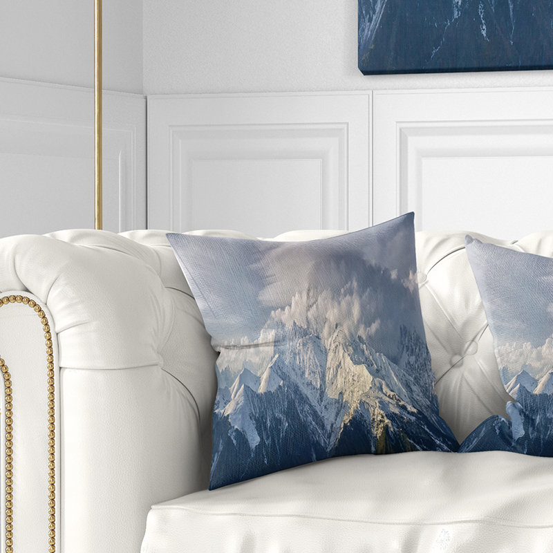 Coussin Schafer Landscape Ushba Peak in Clouds, 16 po x 1 po, Coussin décoratif