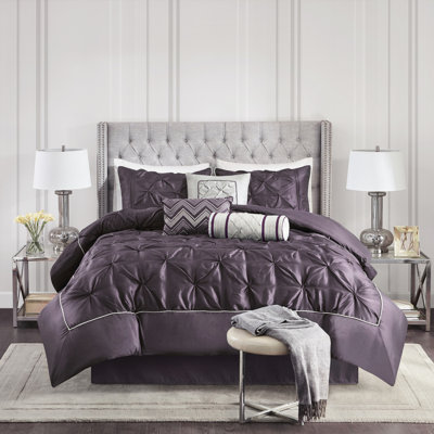 Édredon très grand prune - 7 pièces avec un magnifique édredon rembourré, des taies décoratives, des oreillers, une jupe de lit