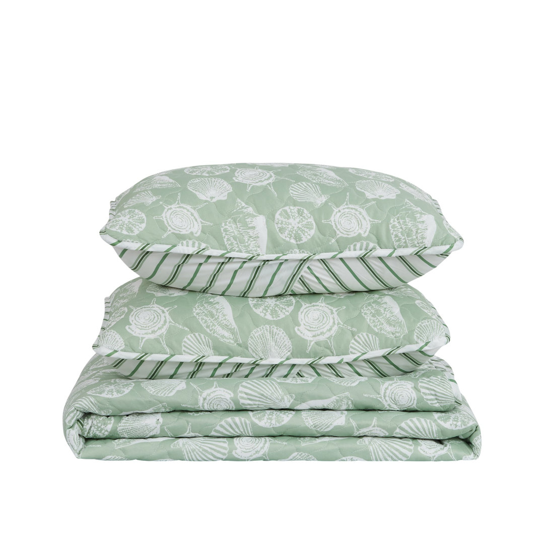 Green / White Seashell Reversible Quilt Set with Shams FreshFolds 