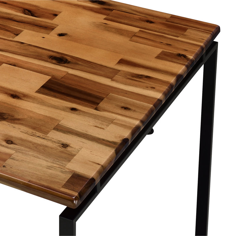 Table de salle à manger de style industriel avec base luge en métal et plateau en bois massif de l 28 po x l 47 po de style industriel. Chêne et différence de couleur noire.
