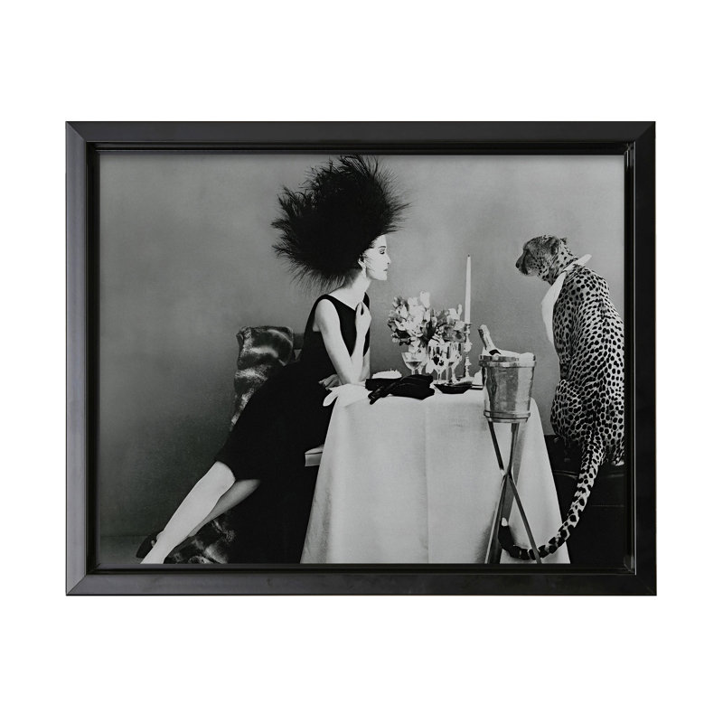 Diner avec un guépard, Black Framed, Canvas, 24"H x 32"W