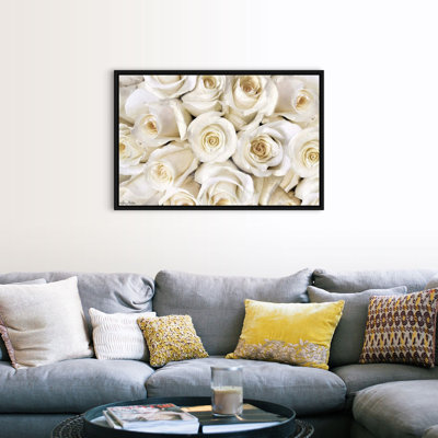 Reproduction de photo sur toile « Top View-roses blanches » par Lori Deiter