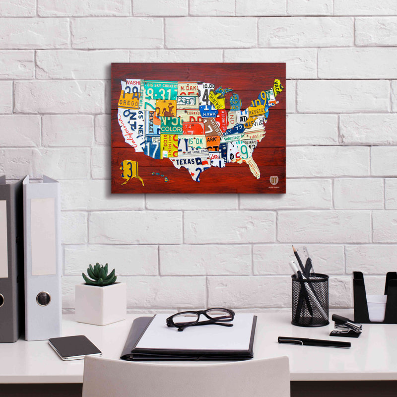 «Licence Plate Map USA» par Design Turnpike, H 12 po x l 16 po x P 0,75 po