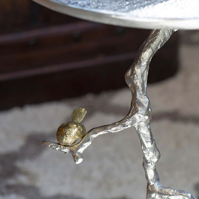 Table de bout sculpturale en aluminium avec motif inspiré de la nature
