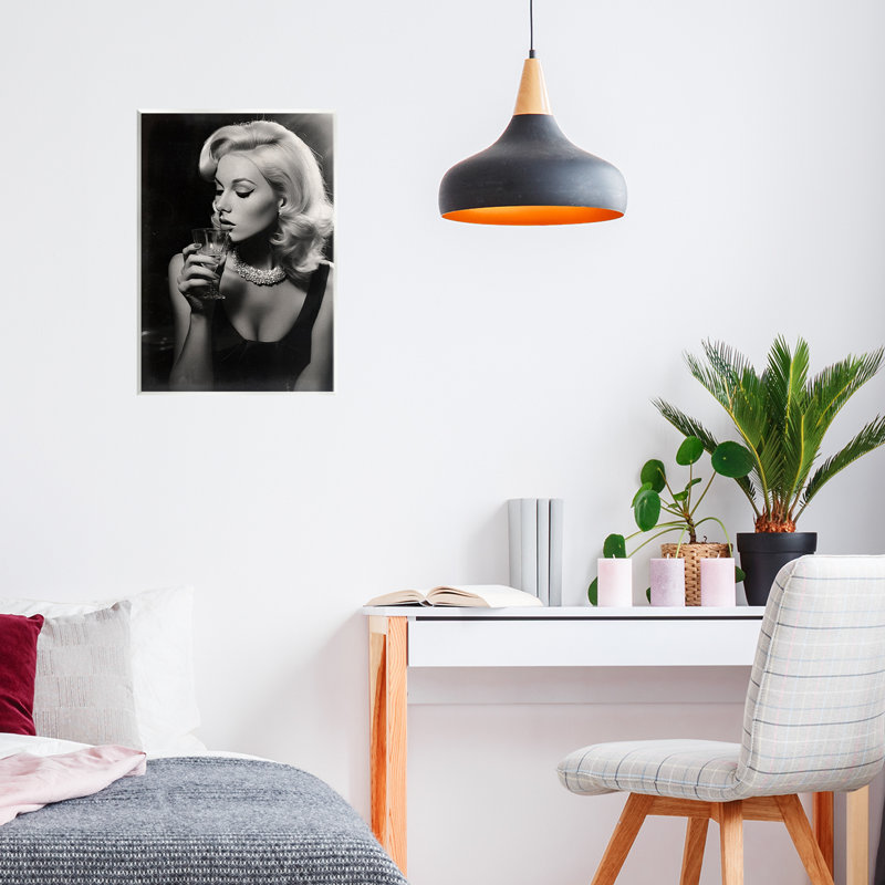 Plaque murale Classic Woman & Martini, design par Decent Exposures, H 15 po x l 10 po