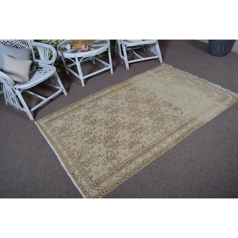 Tapis turc rétro de couleur Anatolian dans une teinte brune discrète avec des motifs tribaux orientaux pour la chambre à coucher