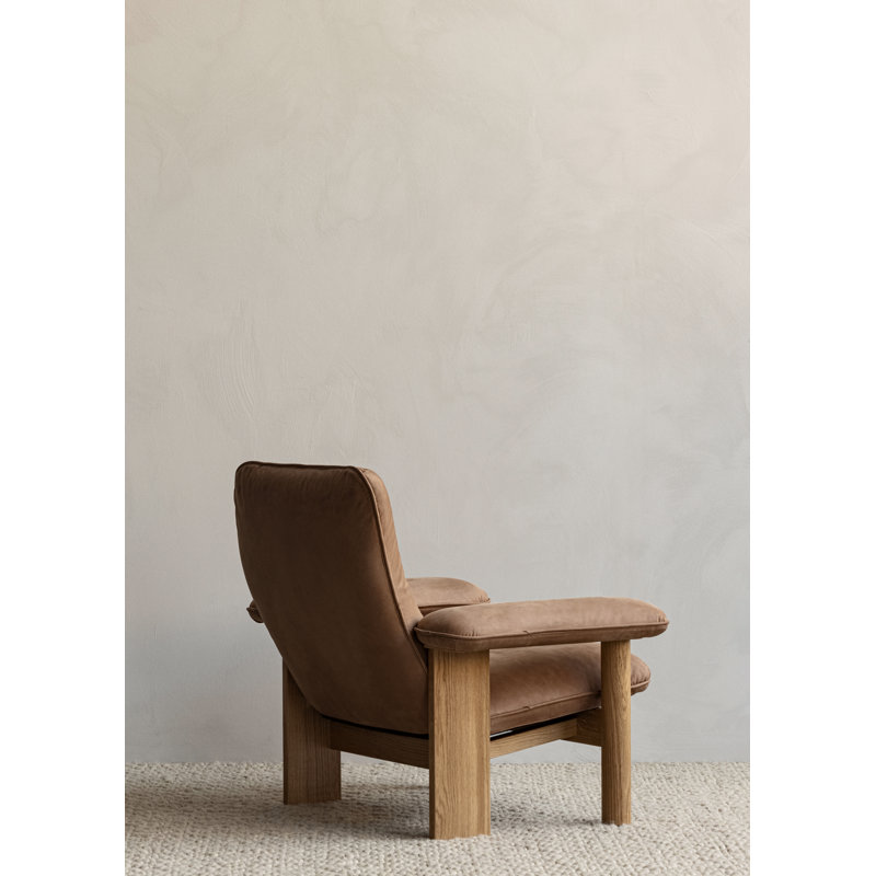Brasilia Lounge Chair, Dunes 21004 Camel Genuine Leather, Natural Oak