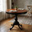 Ensemble de salle à manger 3 pièces en bois dur asiatique cerisier noir, revêtement en lin et tissu, avec table ronde sur pied et chaises rembourrées à dossier à lattes pour 2 personnes.