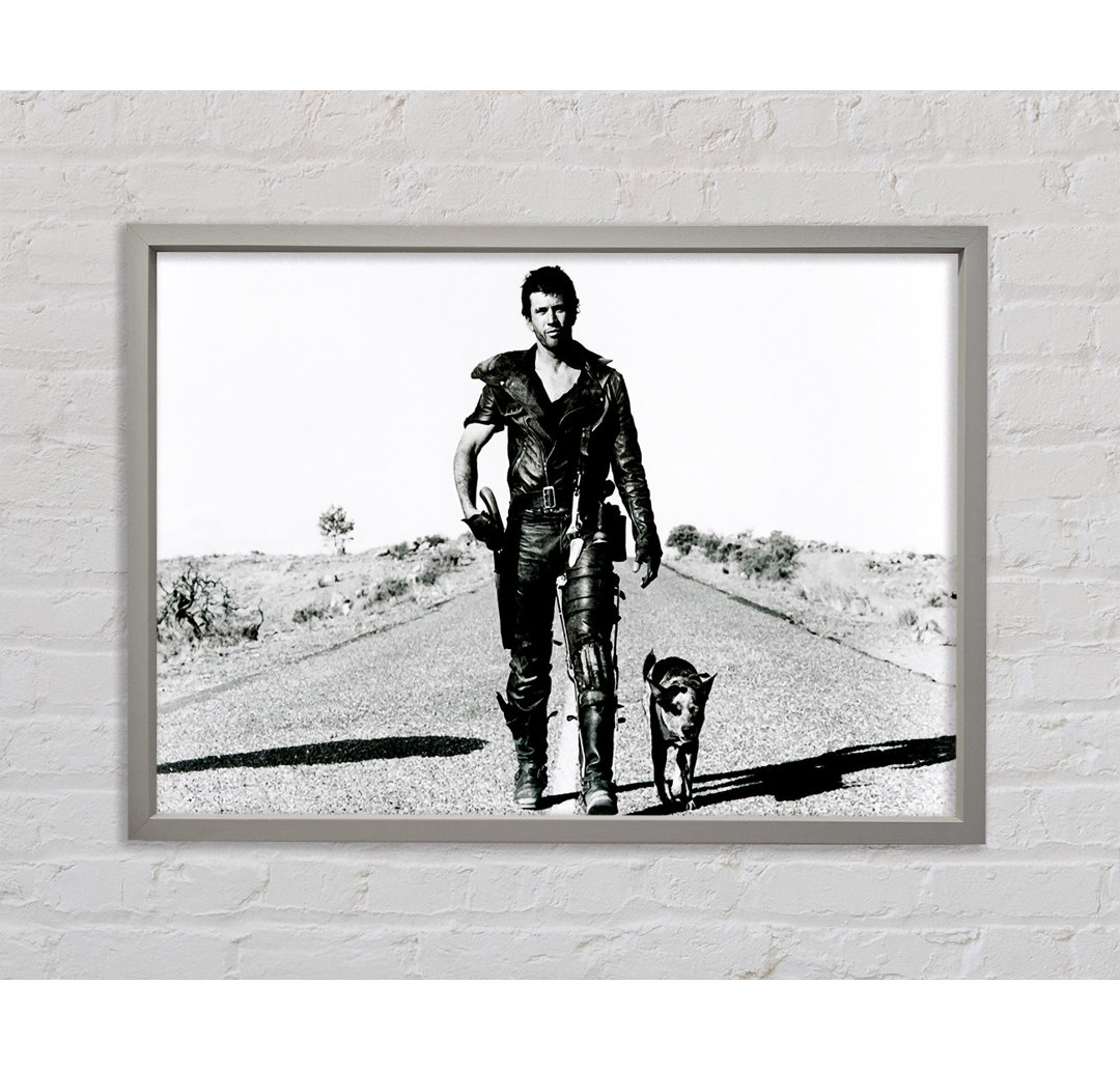 Mad Max Highway Walk With Dog B N W - Einzelbildrahmen Kunstdrucke auf Leinwand