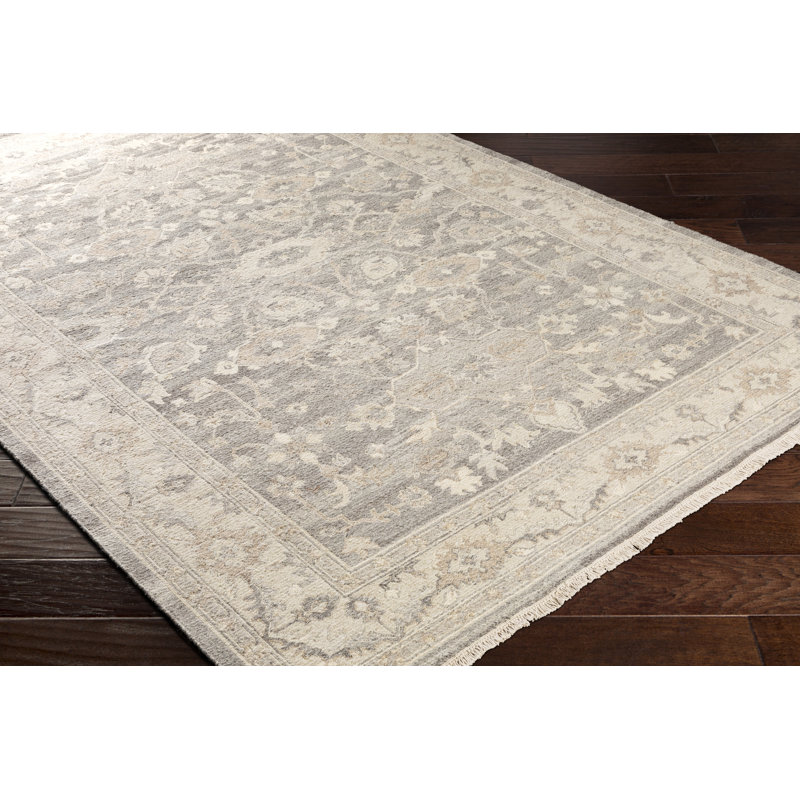 Soumek Wool Oriental Area Rug in Gray, Rectangle 6' x 9'