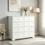 Commode double blanche de style ferme moderne à 8 tiroirs, grande commode en bois avec poignées anneaux dorées, grand meuble de rangement pour l'organisation de la chambre