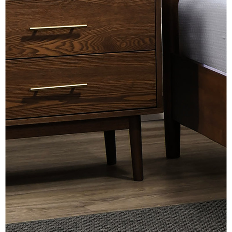 Chambre pleine grandeur en noyer 3 pièces, lit plateforme en bois massif et 2 tables de chevet, style transitionnel Mid-Century, tête de lit à panneau, pieds fuselés ronds, système de bout