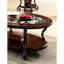 Table basse classique avec détails de volutes en bois massif et cerises brunes