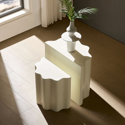 Ensemble de tables basses et de cocktail modernes, fibre de verre durable, design ondulé élégant pour les espaces de vie