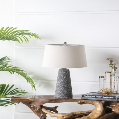 Lampe de table à luminosité réglable, parfaite pour la lecture et l'éclairage ambiant dans n'importe quelle pièce.