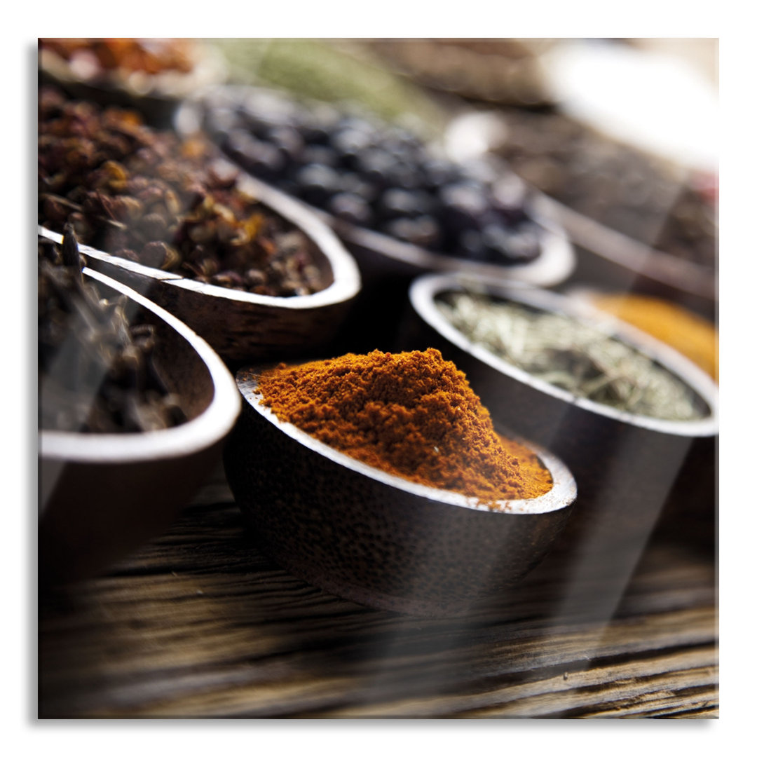 Ungerahmtes Foto auf Glas "Spices on Wooden Table"