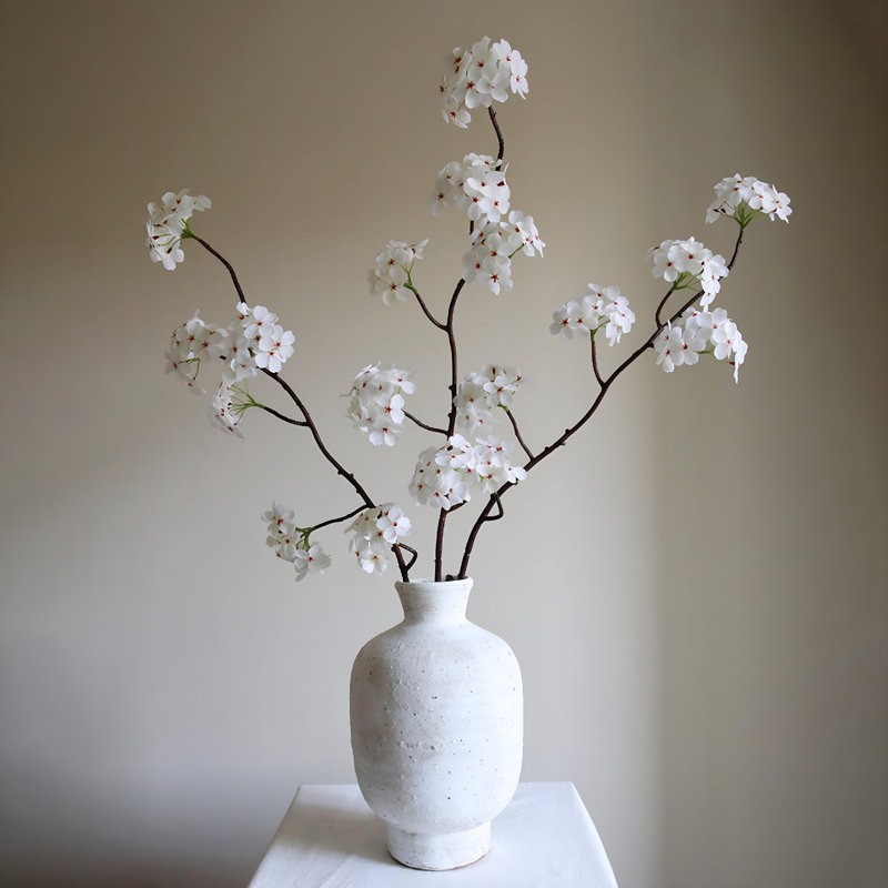 Ornements de fleurs simulées