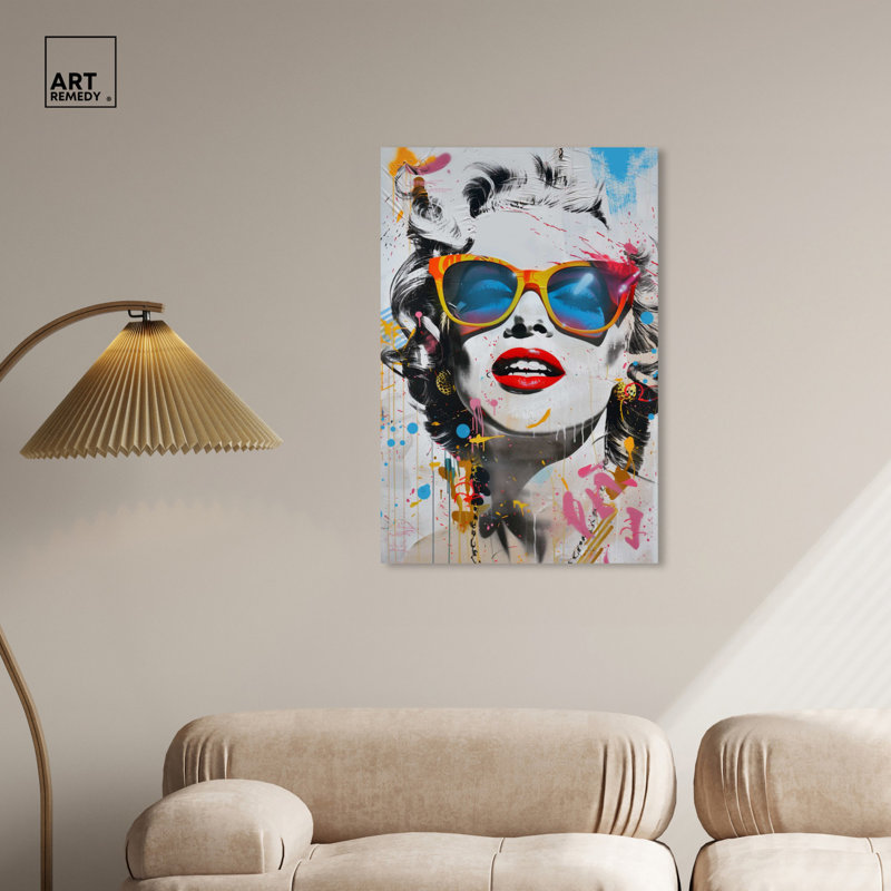 «Bright Bright Graffiti Star» par Dakota Fields, H 36 po x l 24 po, Toile tendue