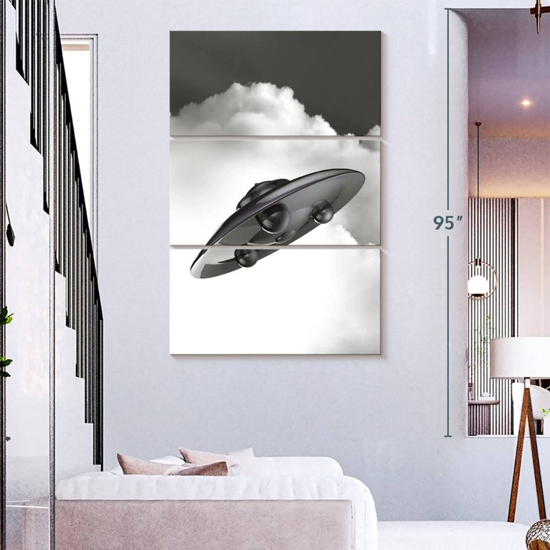 Soucoupe volante Kelan dans les nuages, H 38 po x l 24 po