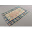 Tapis turc vintage beige Kilim pour vestibule ou chambre à coucher avec éléments géométriques et bohémiens