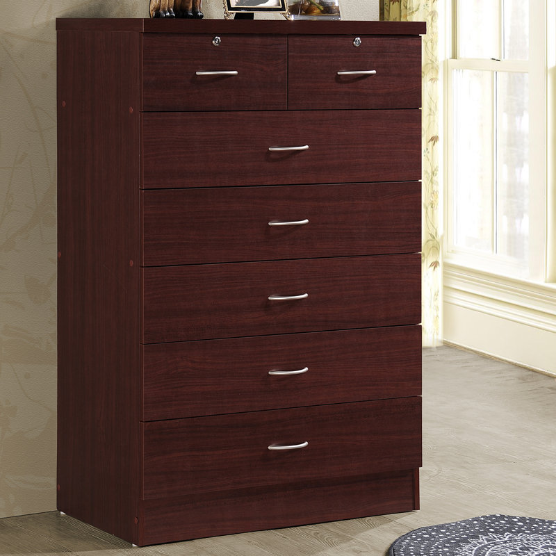 Willma 7 Drawer 31.5" W Chest, Mahogany