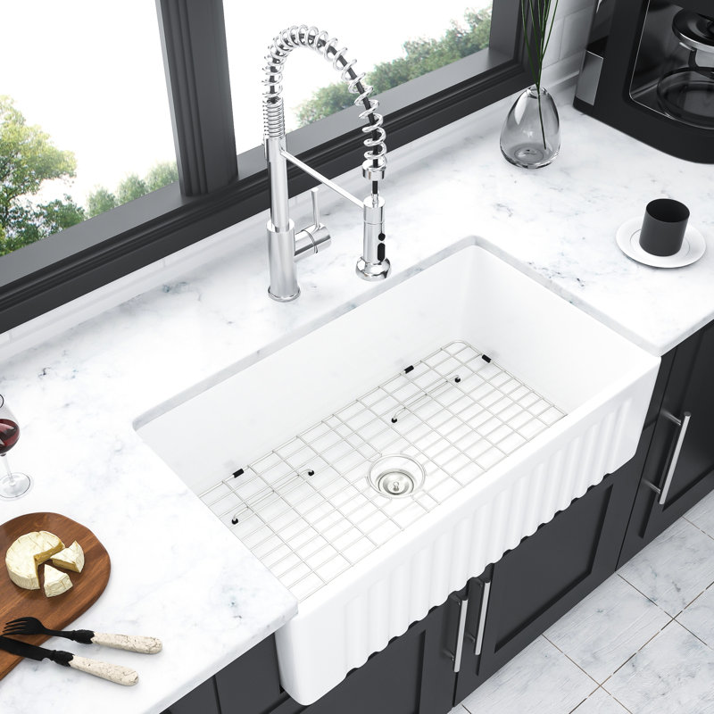 Tablier 30 po - Évier de cuisine blanc en céramique à l'avant, méthode d'installation réversible, grille à vaisselle en acier inoxydable 304 et crépine, qualité des copeaux