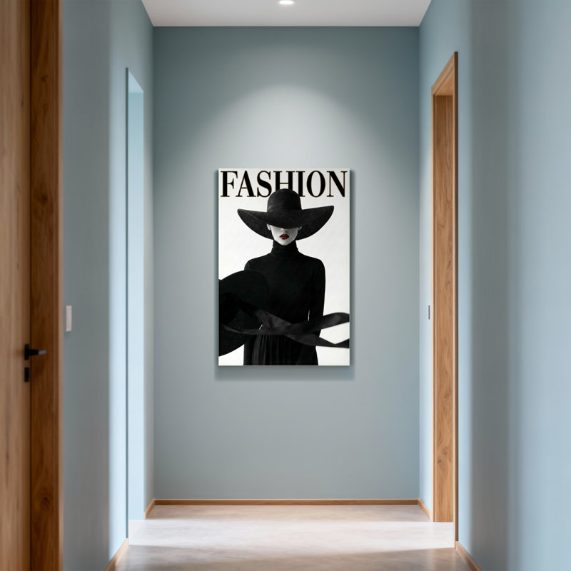 Mannequin avec chapeau noir et robe, H 18 po x l 12 po