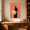 Plantes et fleurs, silhouette de femme tenant un bouquet sur fond orange