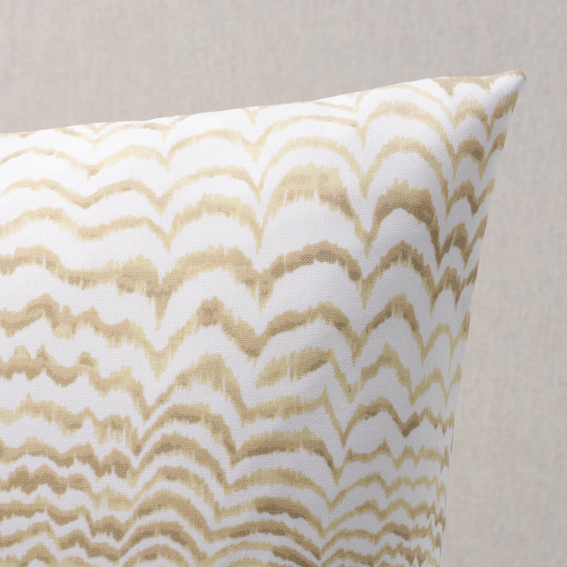Coussin Schumacher x Trina Turk, 18 po x 18 po, Brun clair