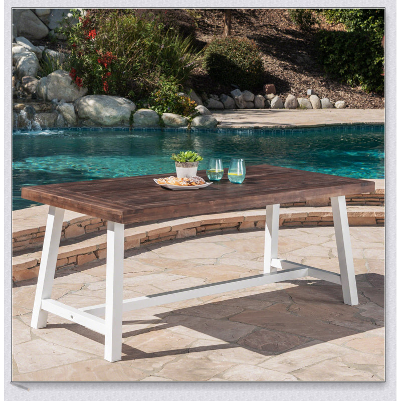 Table de salle à manger d'extérieur durable en bois d'acacia avec structure en métal rustique blanc pour une utilisation toutes saisons