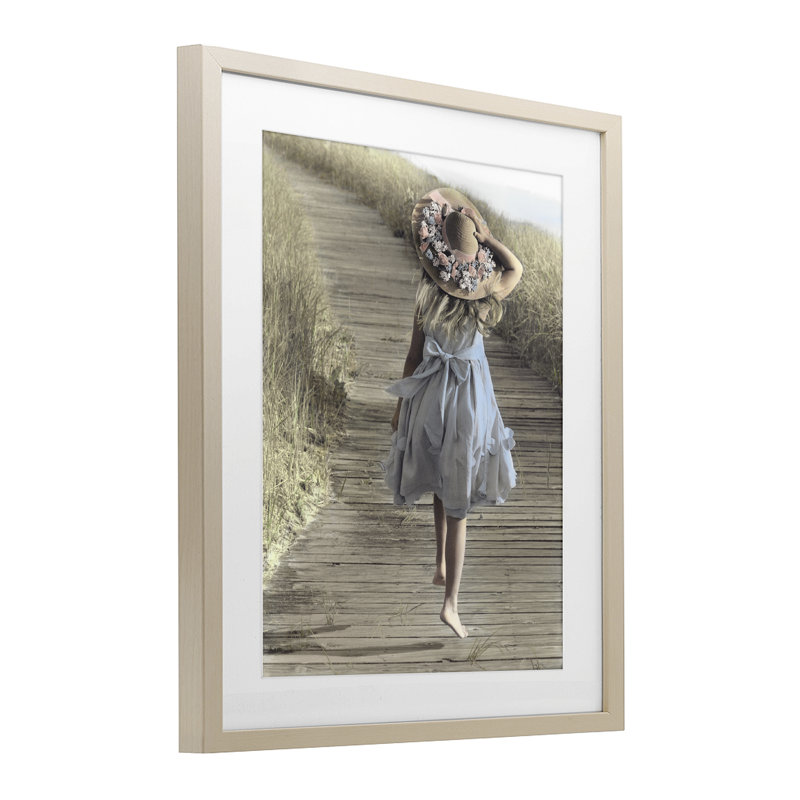 «Girl with Sun Hat Walking», reproduction encadrée sous verre, conception de Kendra Dew, H 16 po x l 13 po