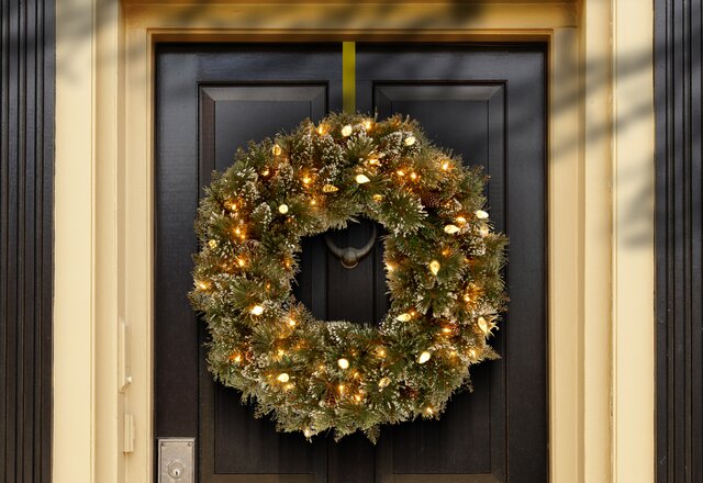 Outdoor Christmas Wreaths