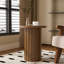 Table de bout ronde avec piédestal cannelé, table d'appoint avec base à colonnes-355653850