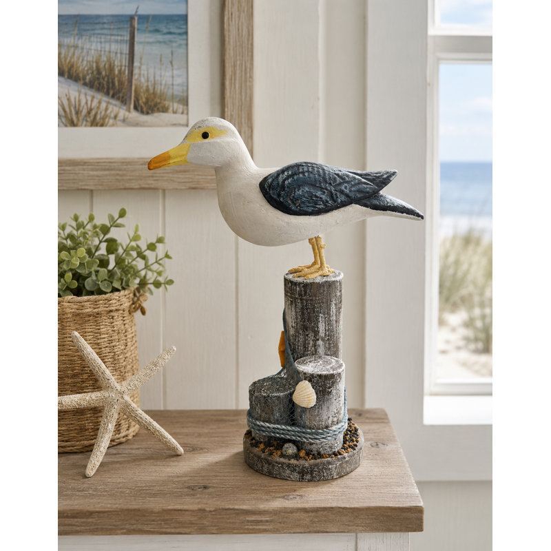 Figurine de mouette perchée sur un poteau