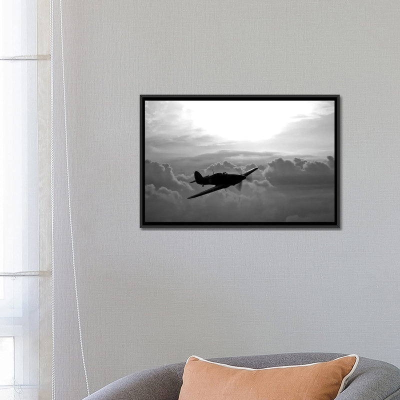 «A Hawker Hurricane Avion in Flight II», reproduction de photo sur toile, H 18 po x l 26 po x P 1,5 po, Toile encadrée noire