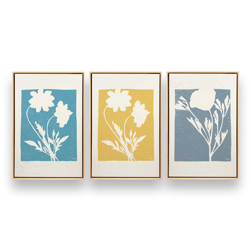 «Subtle Blossoms», ensemble de 3 impressions sur toile, Cadre flottant en érable américain, H 48,75 po x l 32,75 po