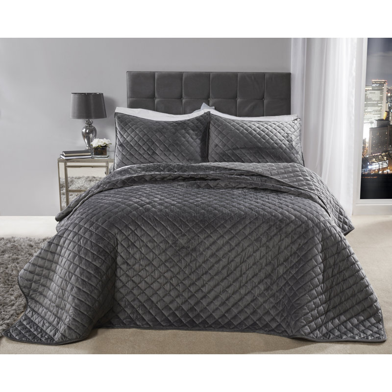 Kacie Polyester Solid Colour Bedspread with Pillow Shams, Silver