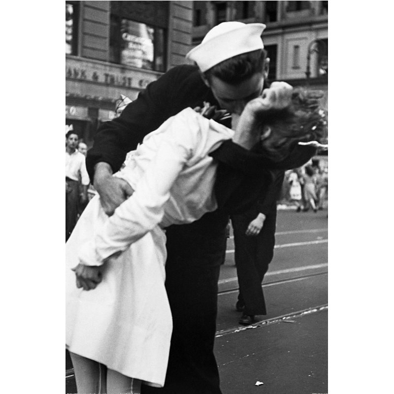 «Kiss the War Goodbye» par Cor bis, reproduction de photo sur toile tendue, H 36 po x l 24 po x P 1,5 po