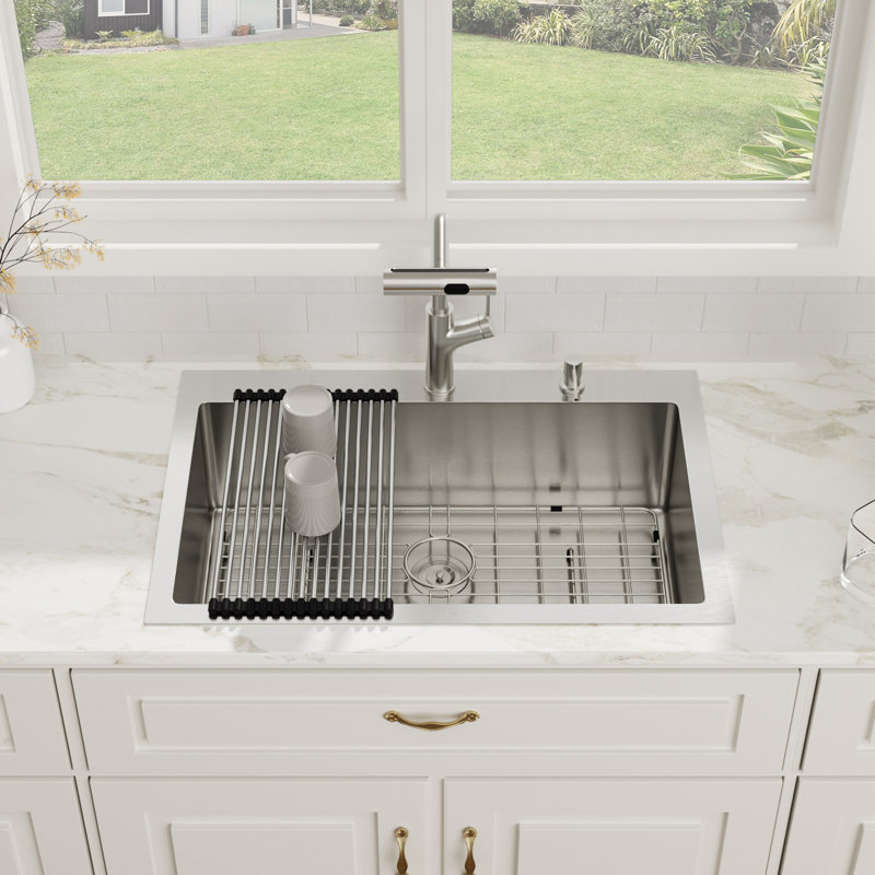 Évier de cuisine à simple cuve en acier inoxydable de calibre 16 L 33 po x l 22 po x P 10 po avec robinet et accessoires