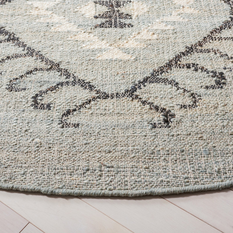 Gilreath Flat Weave Jute Southwestern Rug, Round 7'