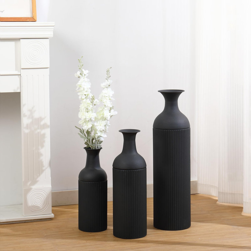 Metal Floor Vase, Black