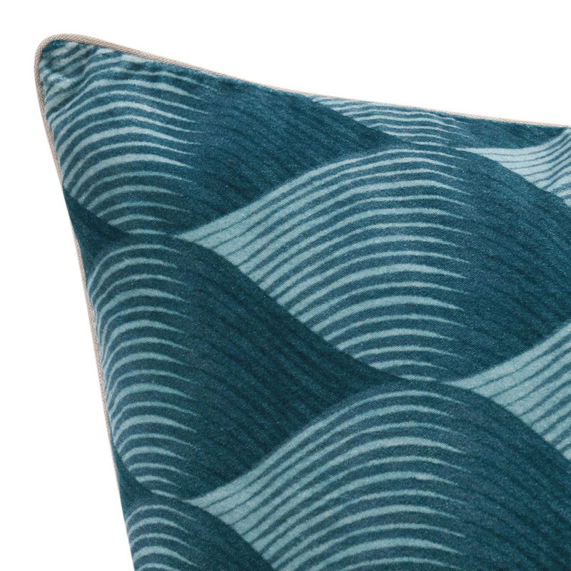 Coussin décoratif en velours de coton 22 po Scala, Bleu