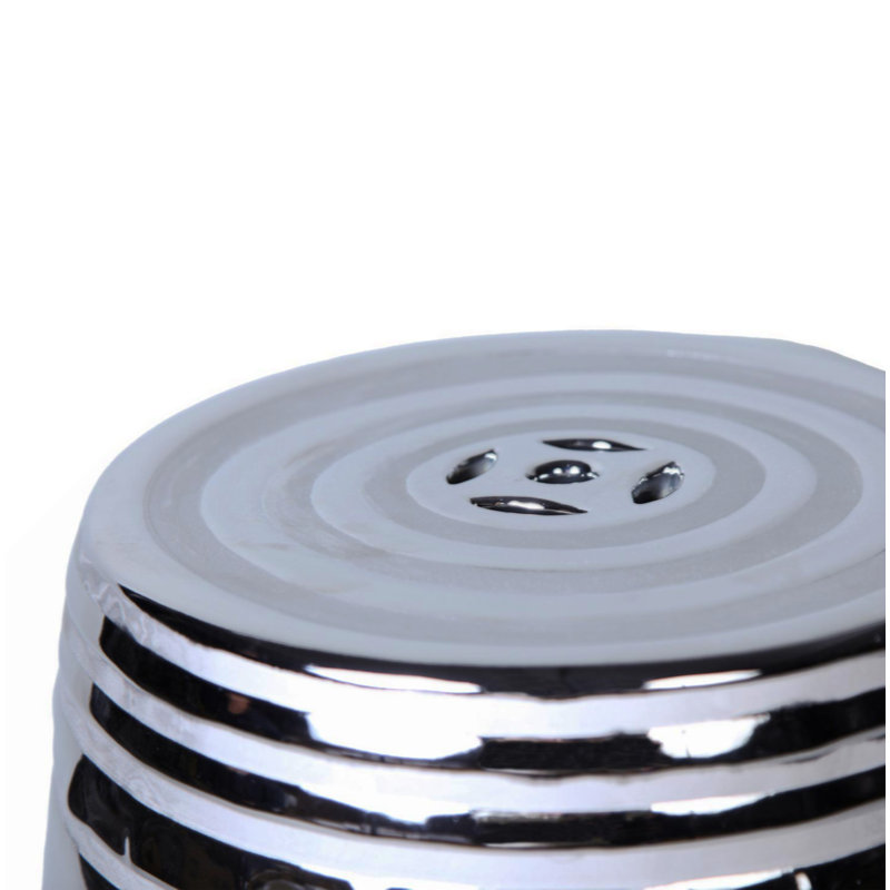 Table de bout avec motif asiatique gravé, Silver