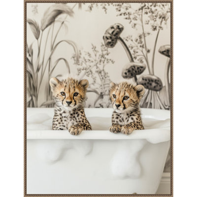 «Cheetah Cub Bath» par Hostetter, reproduction d'art sur toile encadrée
